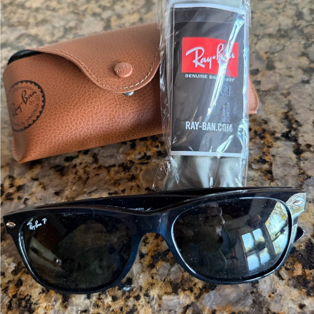 Ray-Ban Black New Wayfarer Sunglasses NWOT